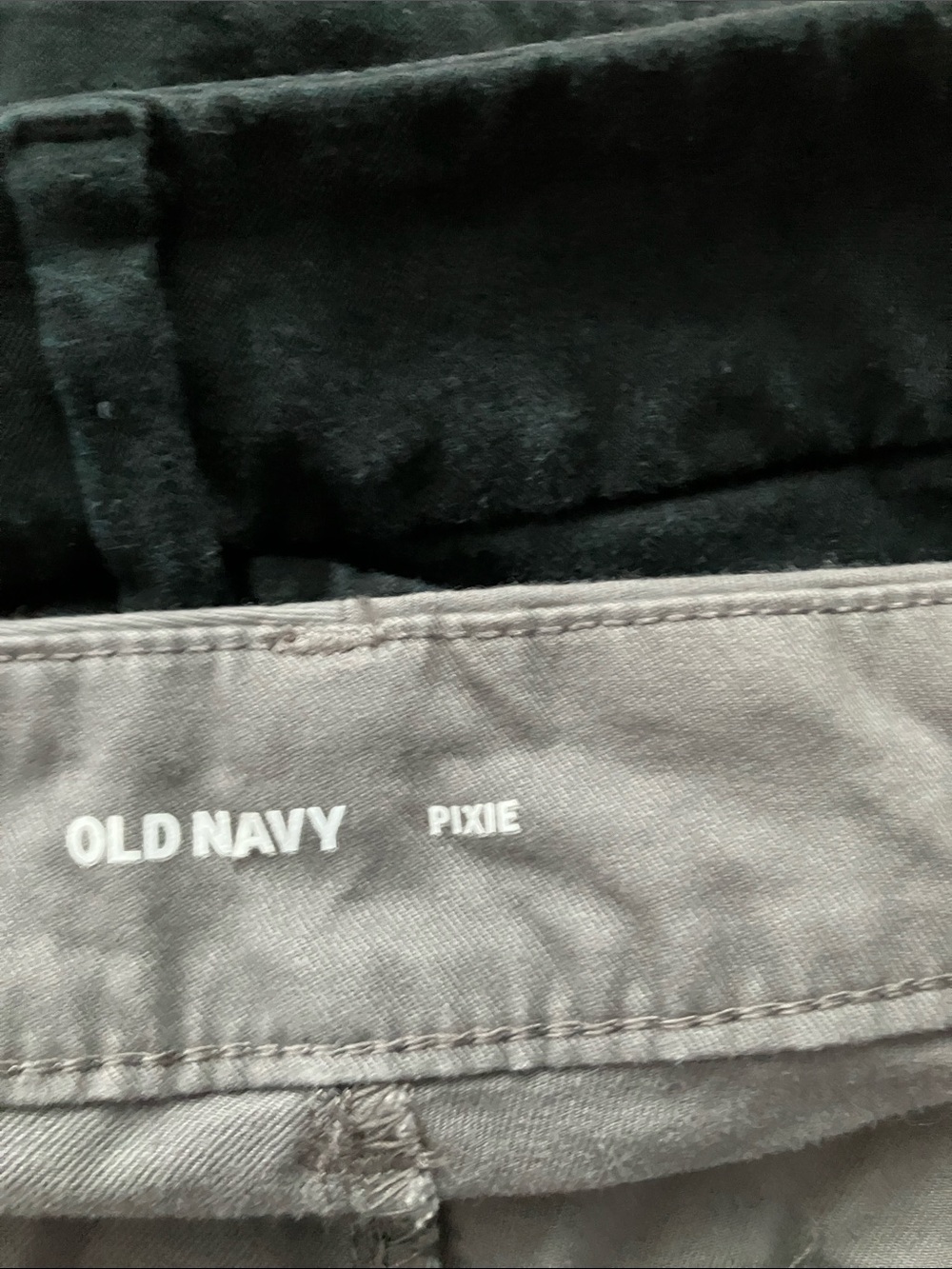 Old Navy - Bundle of 4 Women’s High Rise Pixie Pants - 14 - Picture 8 of 11